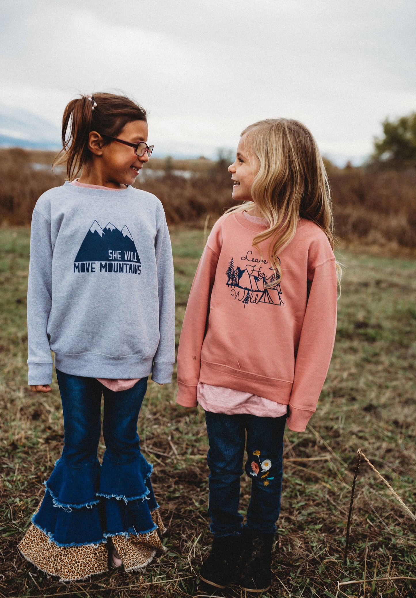 Load image into Gallery viewer, She Will Move Mountains Kids Crew: YM / Pink w/ Blue Font
